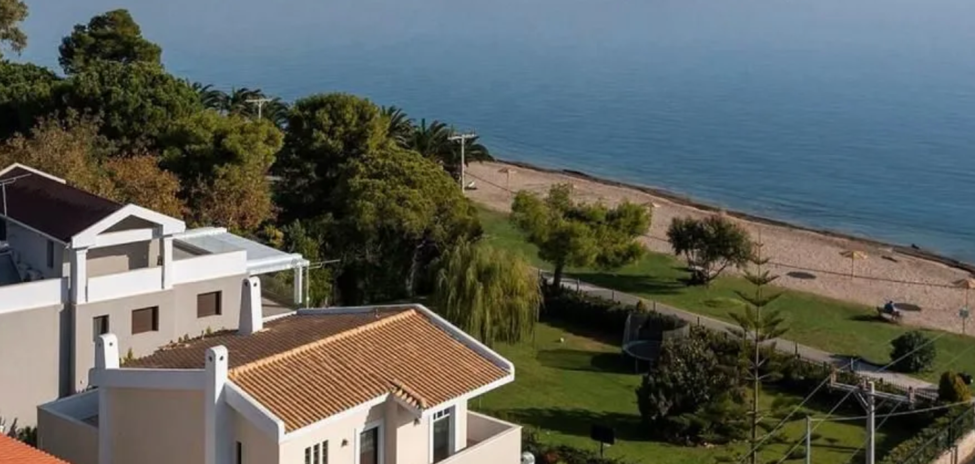 Seaside 6-Bedroom Detached House with Panoramic Views — 1