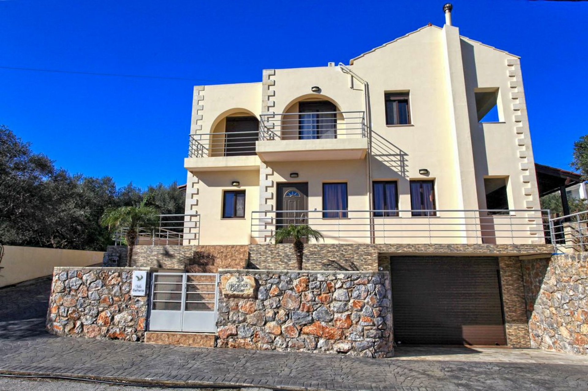 A Coastal Villa with Sea Views & Private Pool - An Ideal Home by the Beach — 2