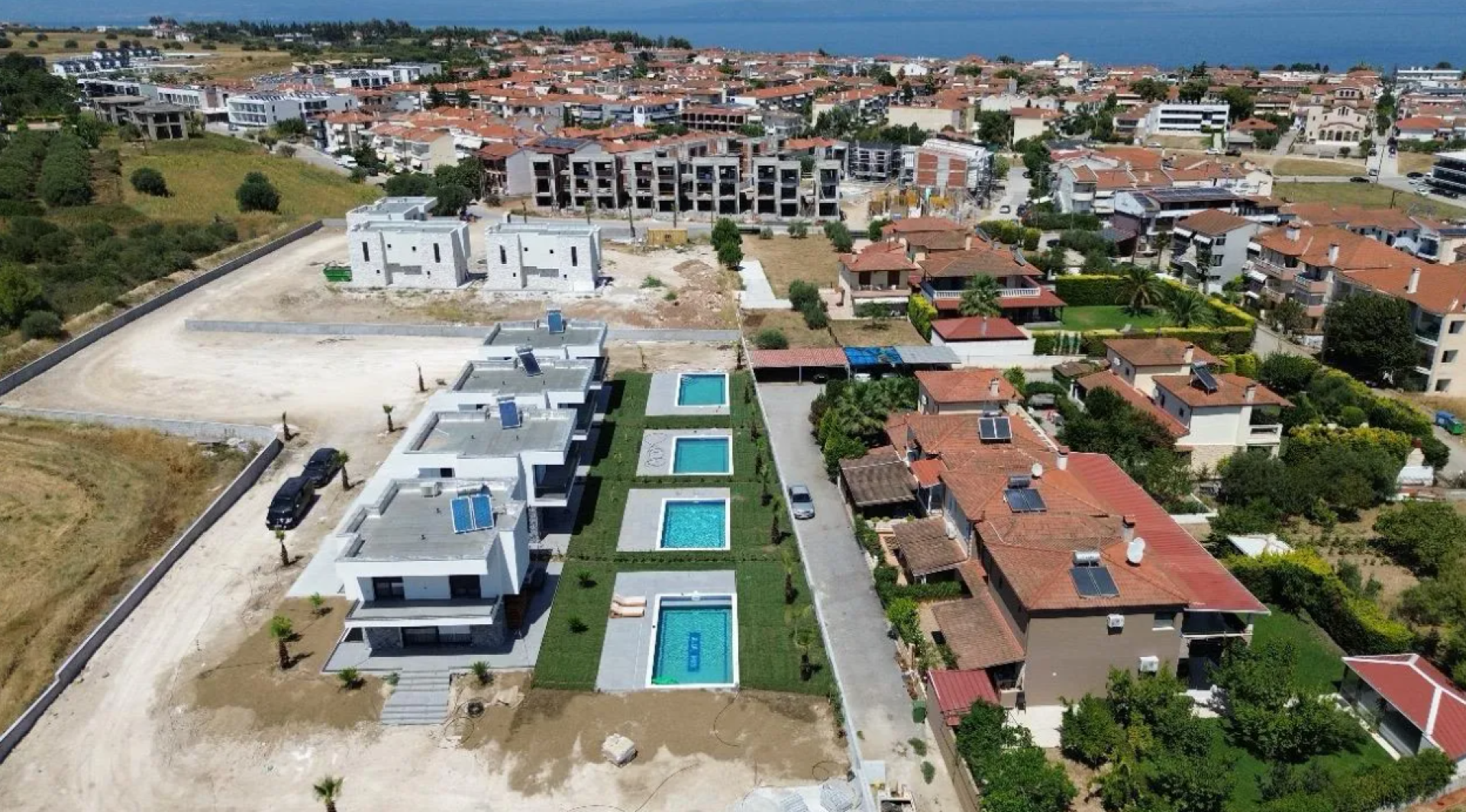 Luxury Newly Built Villa with Private Pool — 1