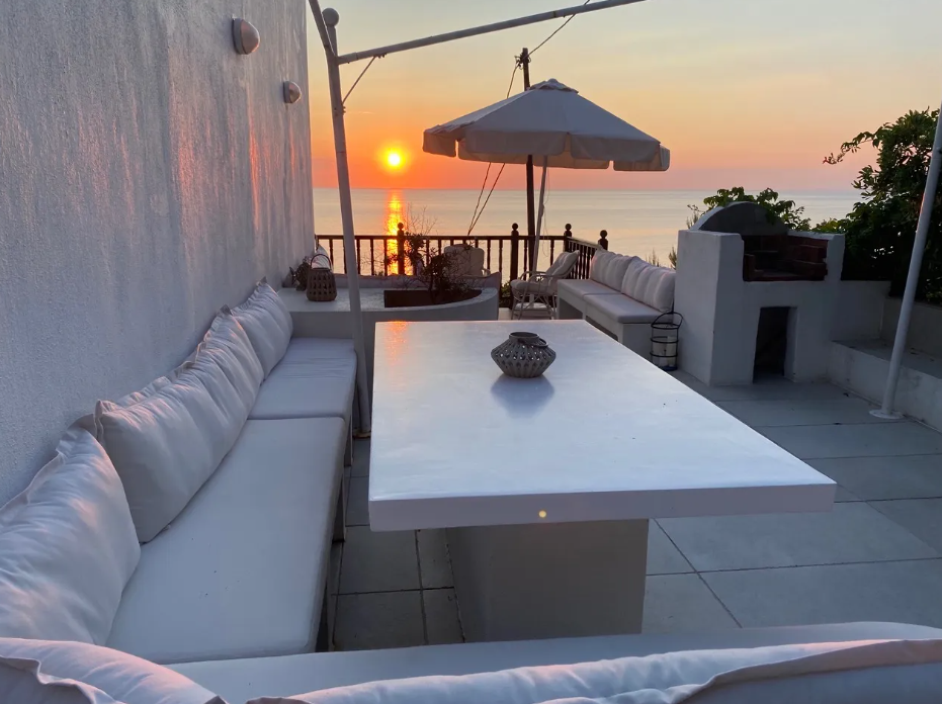 Three-Level Maisonette with Sea Stunning View — 2