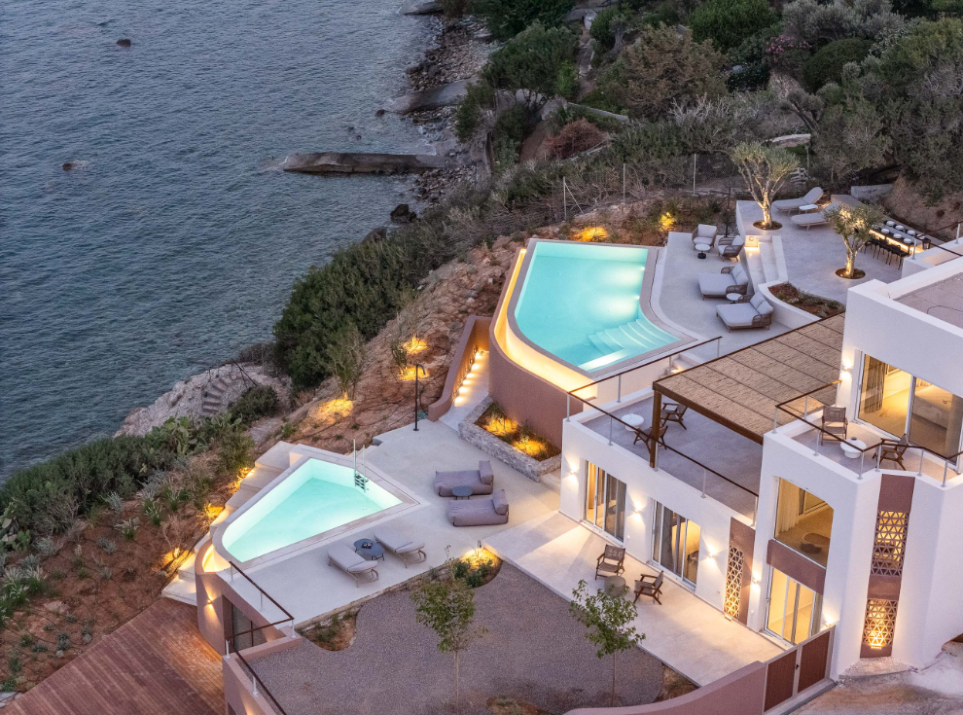 Iconic Seaside Villa with Private Beaches and Panoramic Views in Crete — 1