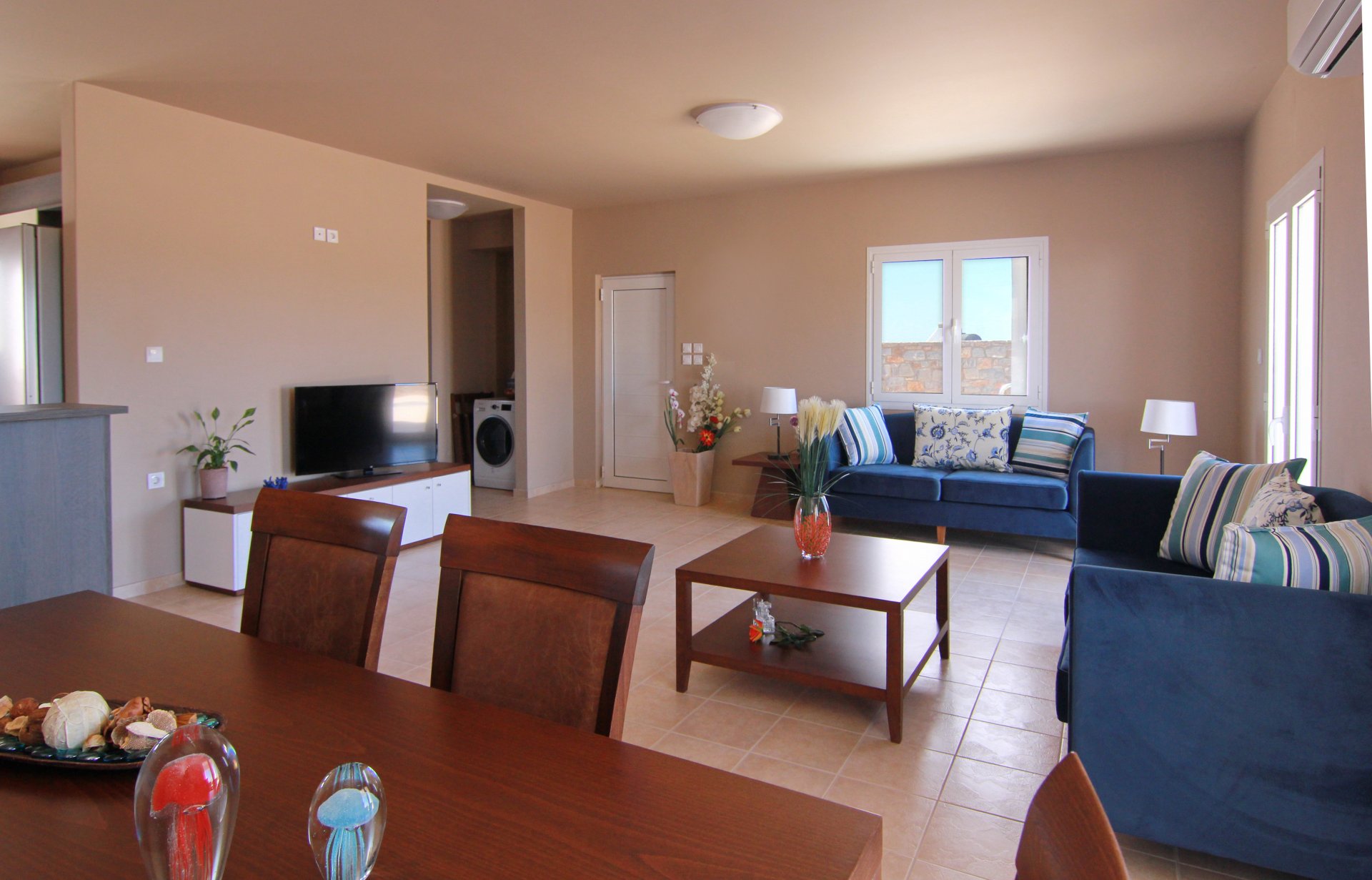 Elegant 3 Bedroom Villa with Sea & Mountain Views — 3