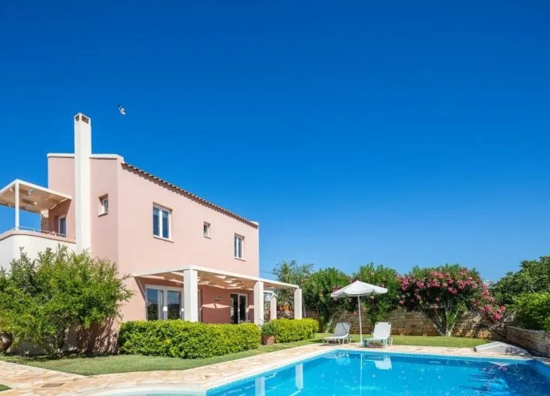 Elegant 3-Bedroom Villa with Private Pool & Garage — 2