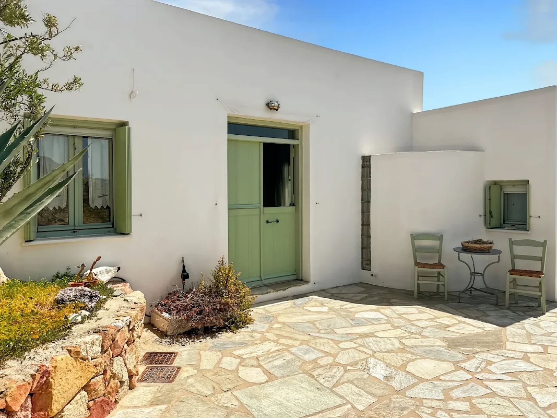 Charming Villa with Guest House & Panoramic Sea Views in Milos — 4
