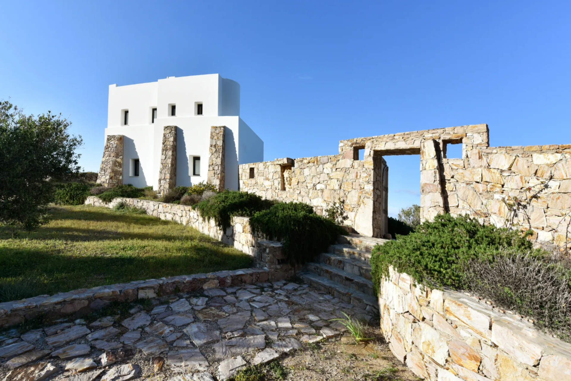 One of a Kind Seafront Luxury Villa in Milos — 5