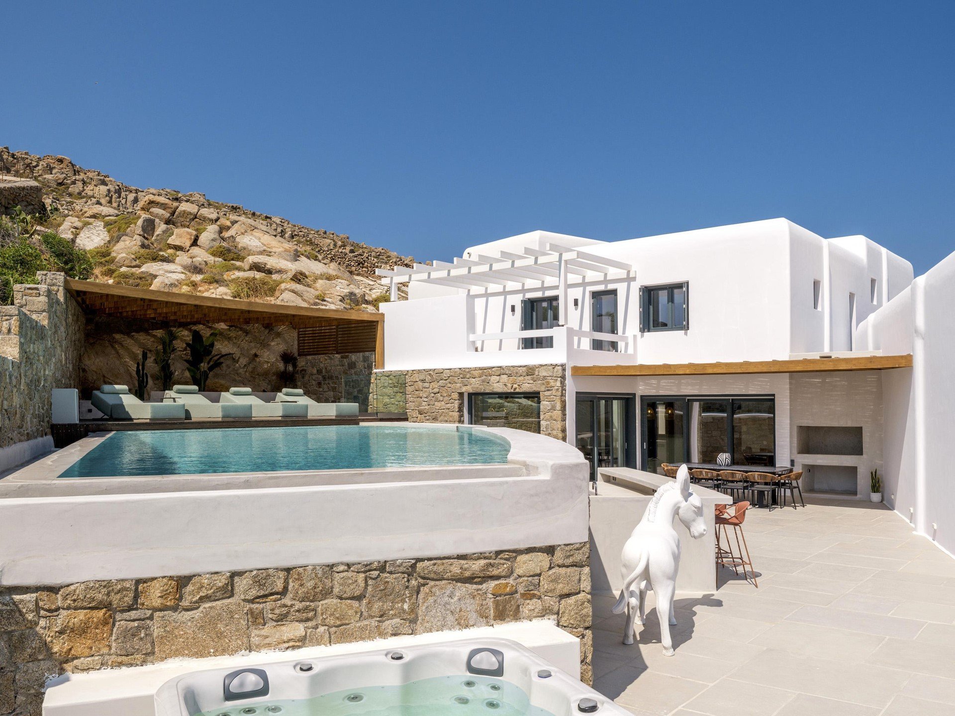 Elegant 5-Bedroom Villa with Infinity Pool and Sea Views in Mykonos — 4