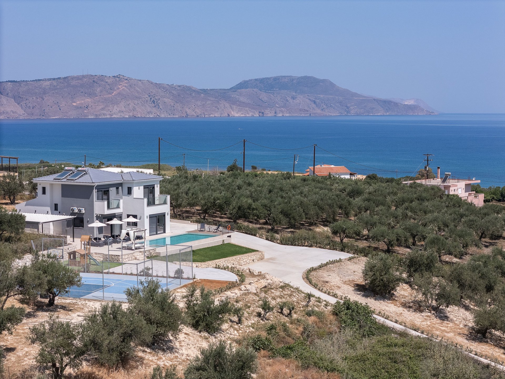 Private Hilltop Villa with Infinity Pool & Panoramic Sea Views and Basketball Court — 2