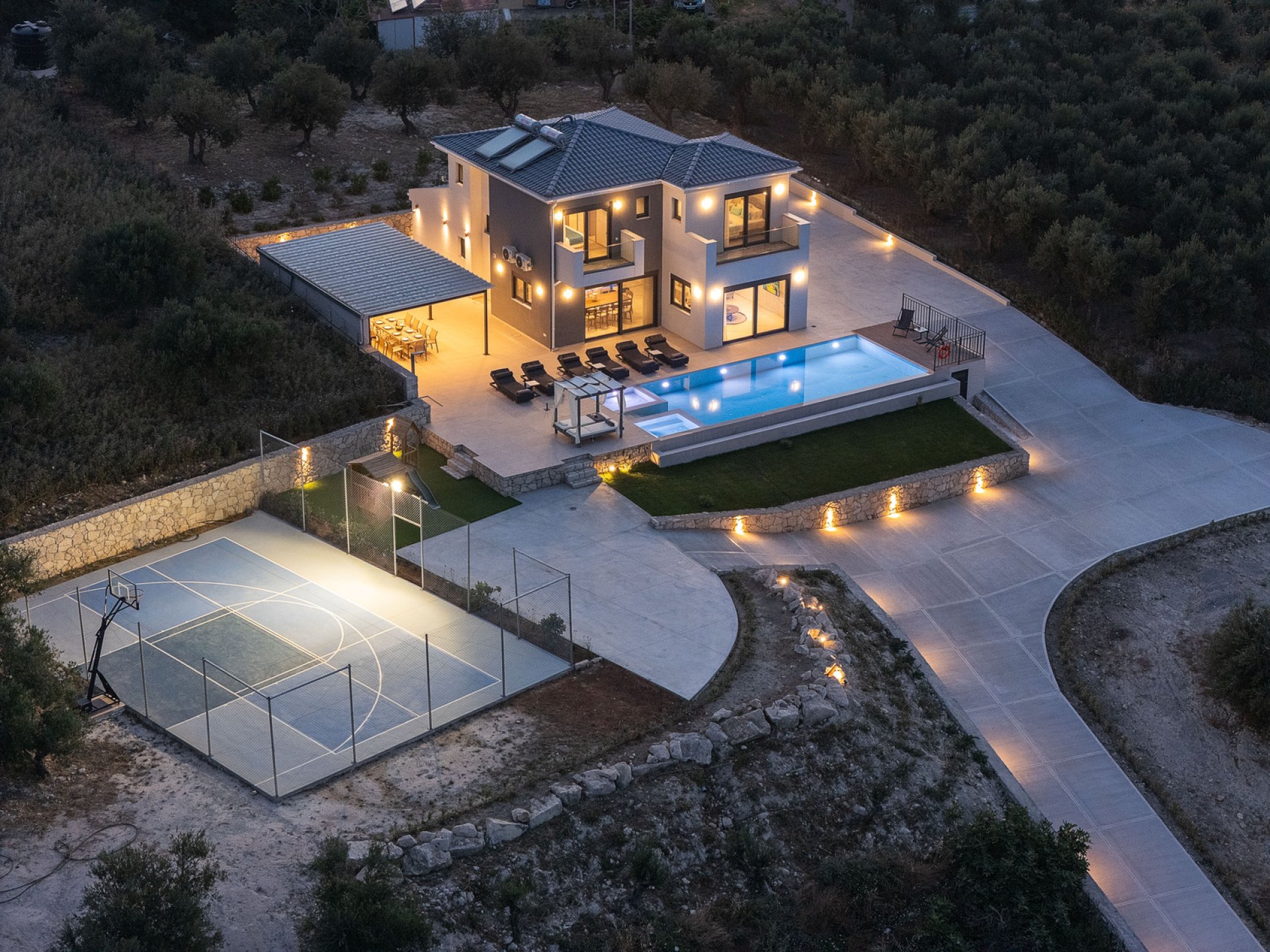 Private Hilltop Villa with Infinity Pool & Panoramic Sea Views and Basketball Court — 1