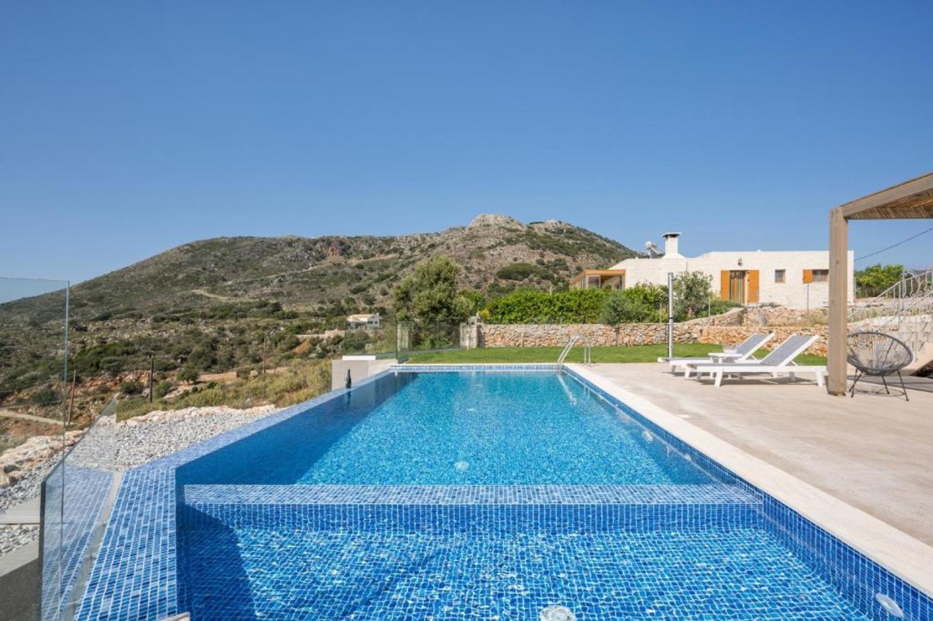 Renovated Stone Villa in Drapanos | Infinity Pool, Sea Views & Income Apartment — 5