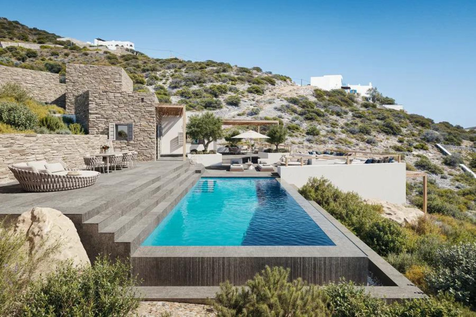 Luxury 4-Bedroom Villa with Panoramic Aegean Views in Antiparos — 2
