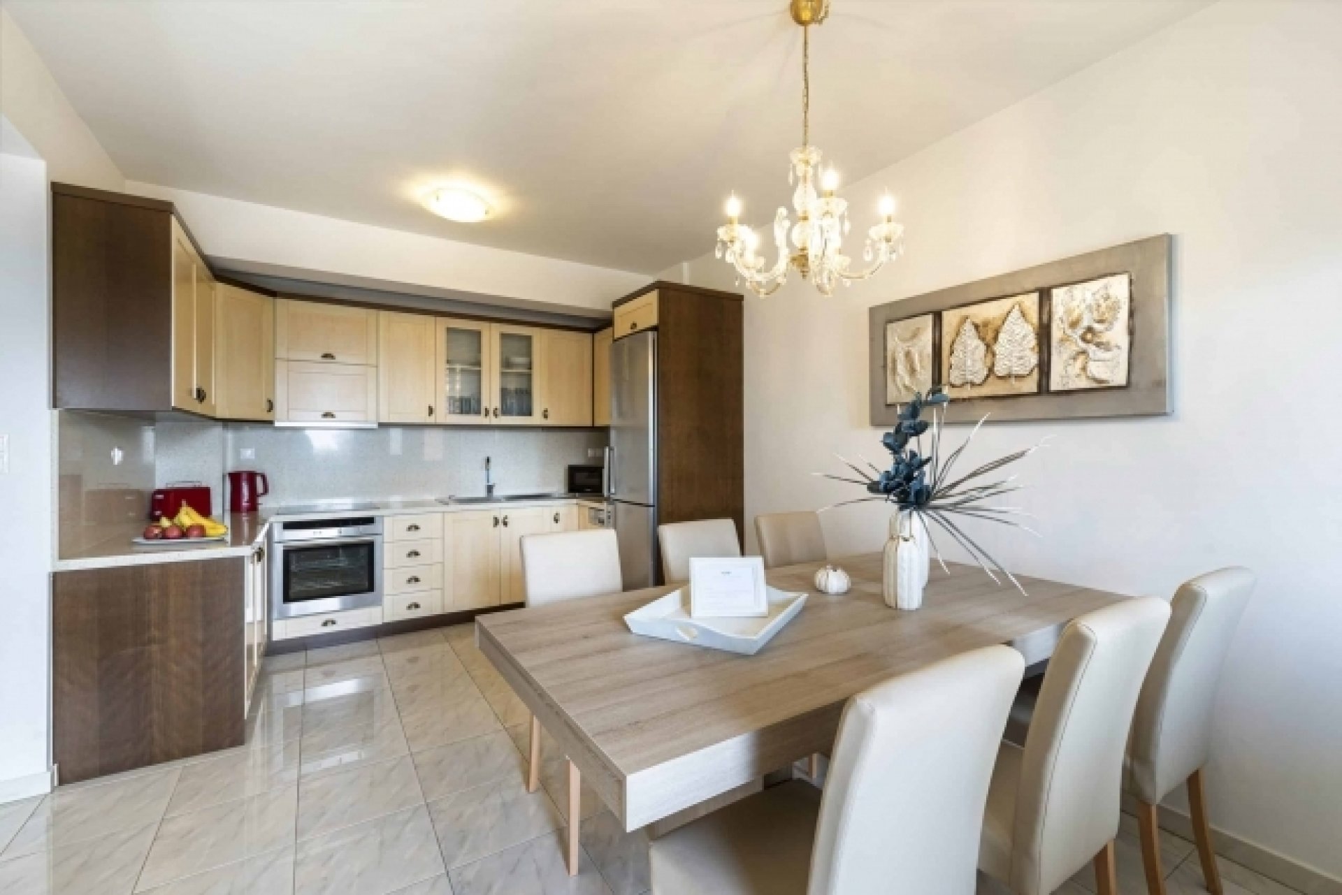 Elegant 4 Bedroom Villa with Pool and Sea View, Just 120m from the Beach — 6