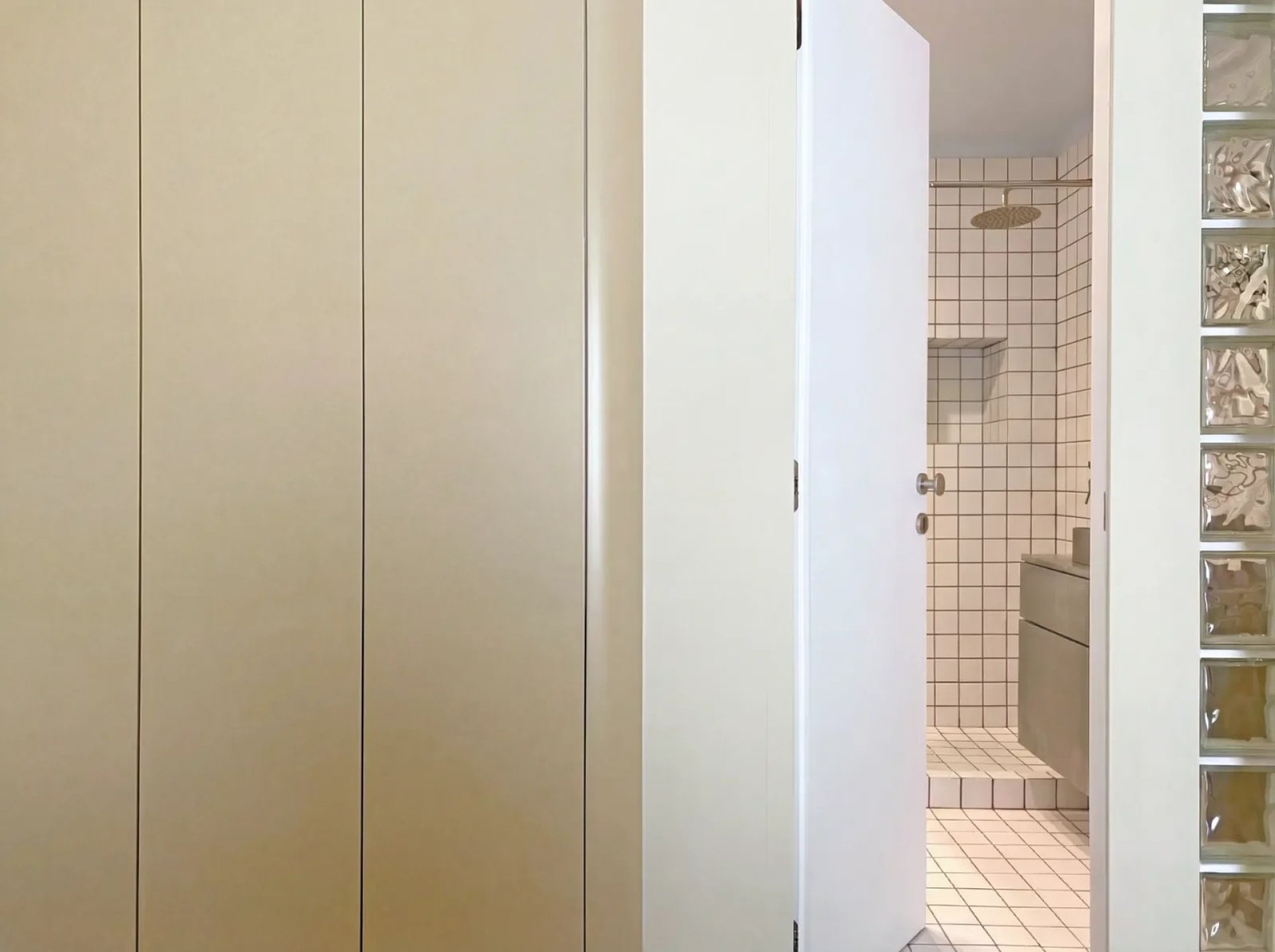 Exclusive Top-Floor Apartment with Unobstructed Acropolis and Athens Panoramas — 4