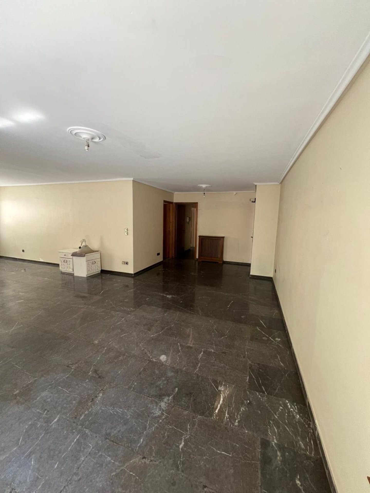 Spacious 3-Bedroom Apartment near the Beach — 5