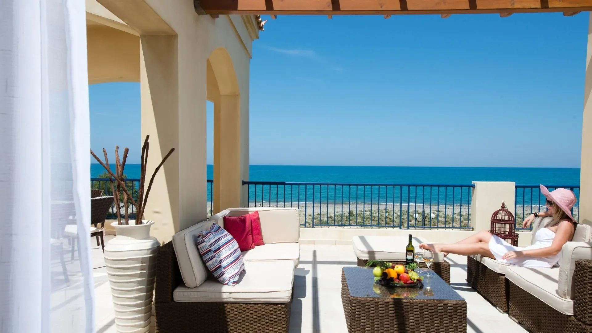 Luxurious Seafront Penthouse with Breathtaking Views — 2