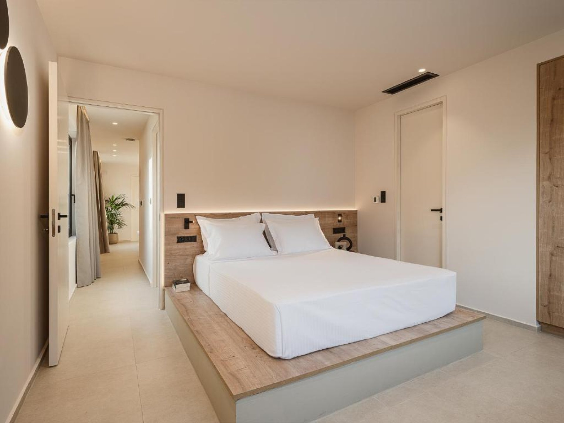 Elegant 5-Bedroom Luxury Villa with Pool & Garden – Malia, Crete — 3
