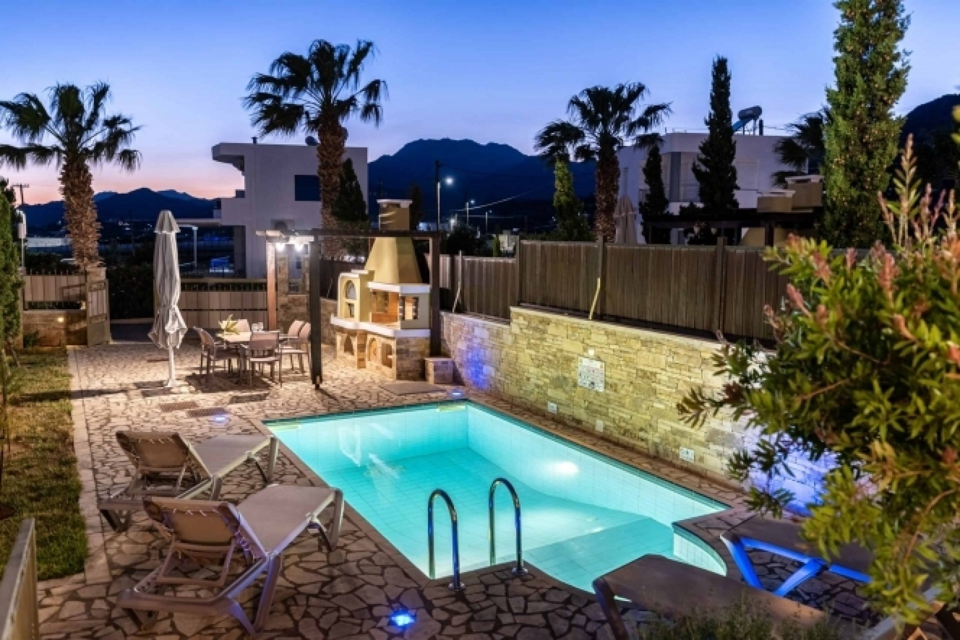 Elegant 4 Bedroom Villa with Pool and Sea View, Just 120m from the Beach — 3