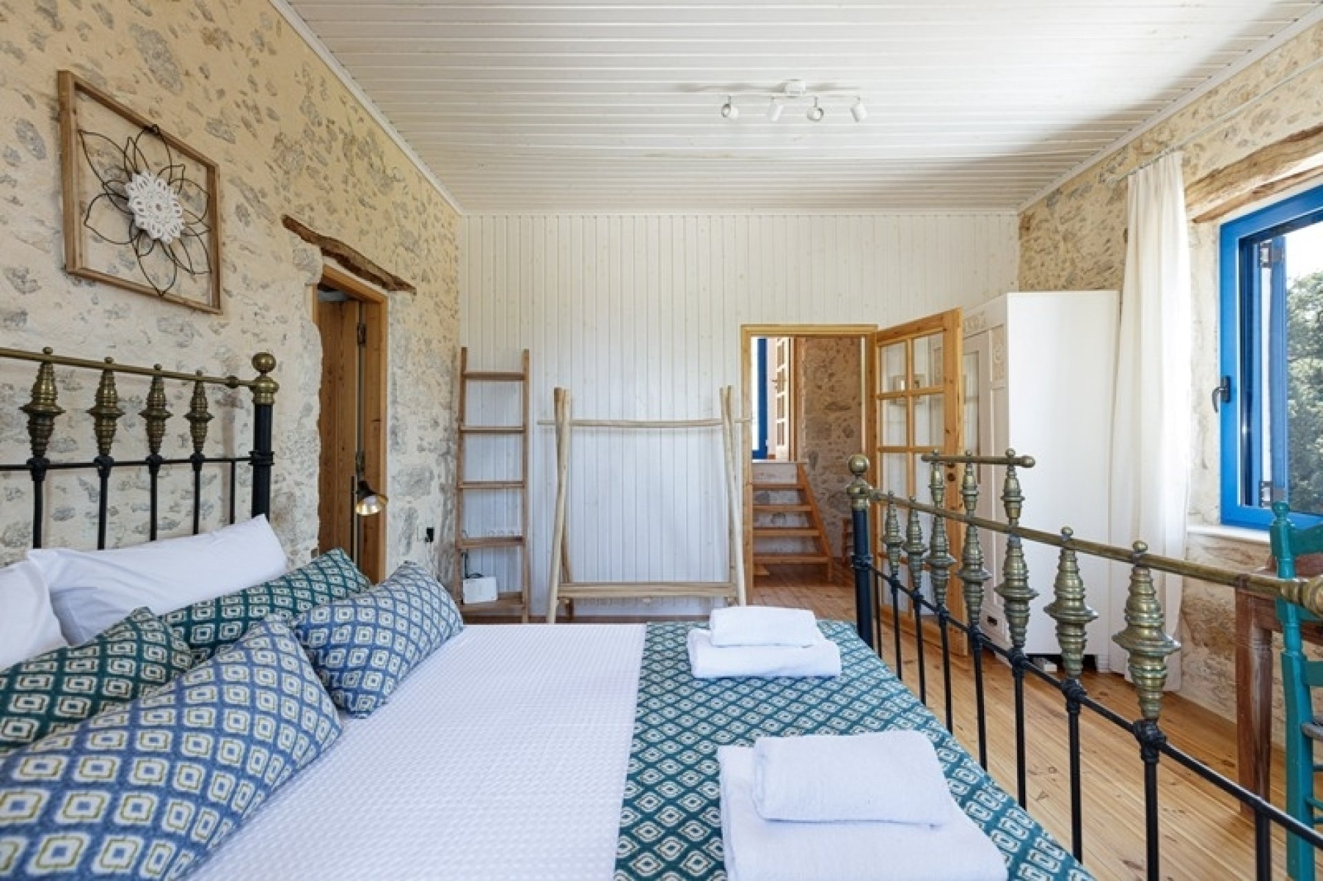 Restored Stone Villa with Private Pool in a Peaceful Village Near Rethymno — 6