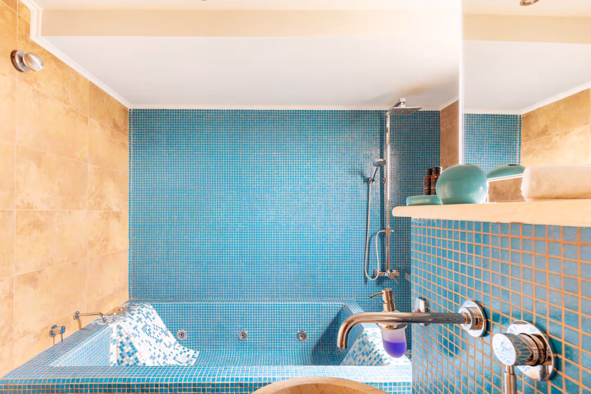 A High-Performing 3-Bedroom Villa with Sea Views and Proven Rental Income — 3