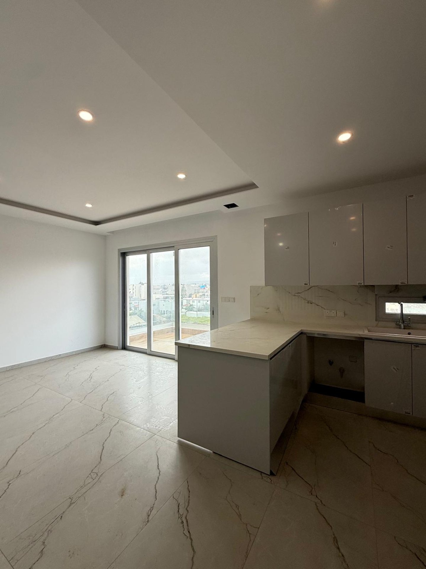 A Private Penthouse Oasis with Premium Amenities — 4