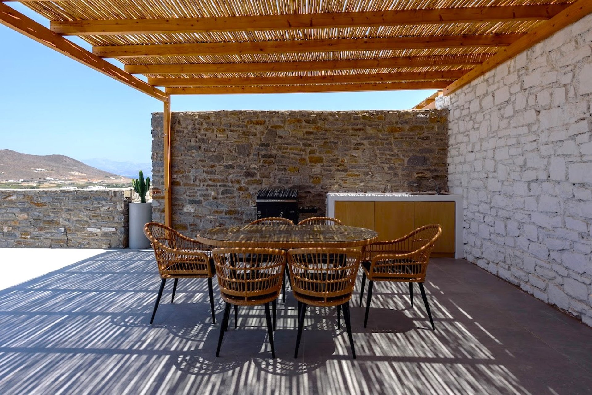 A Luxury Villa Overlooking the Aegean in Paros — 1