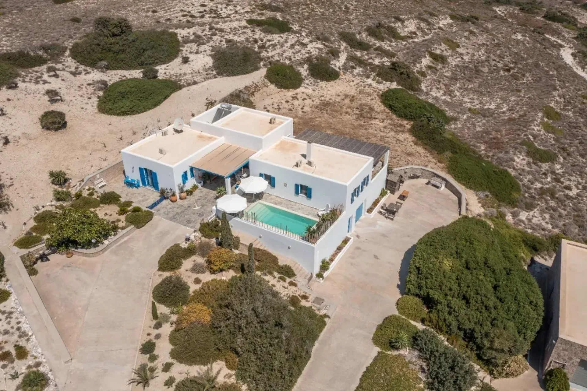 Traditional Cycladic Villa with Panoramic Sea Views in Milos — 1