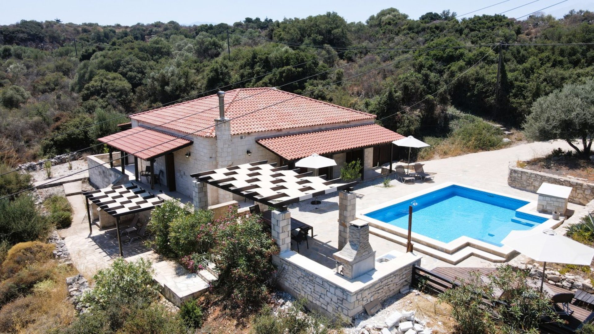 Charming Stone Bungalow with Private Pool — 1