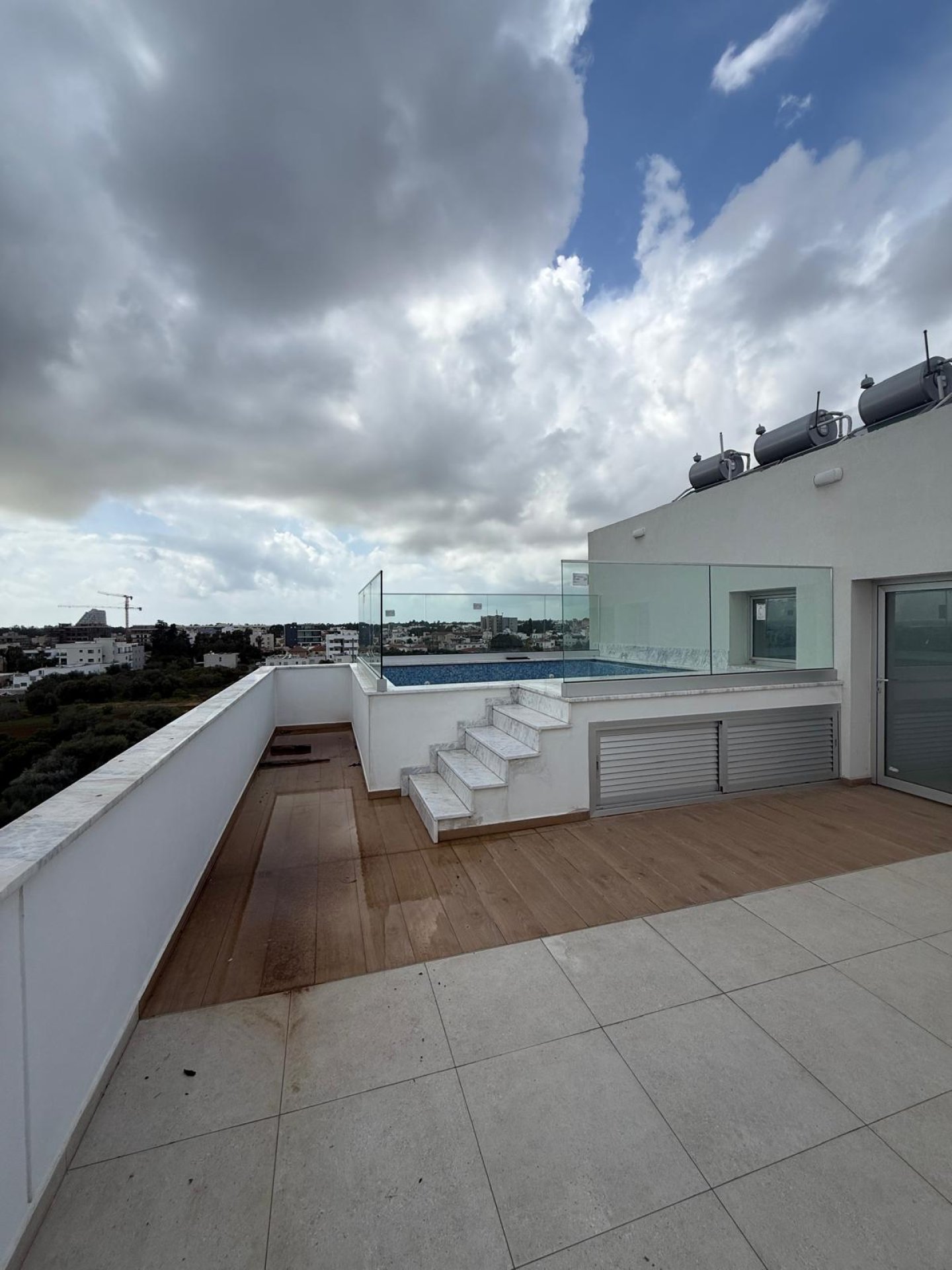 A 3 Bedroom Penthouse with an Extra Studio Unit & Private swimming Pool — 2