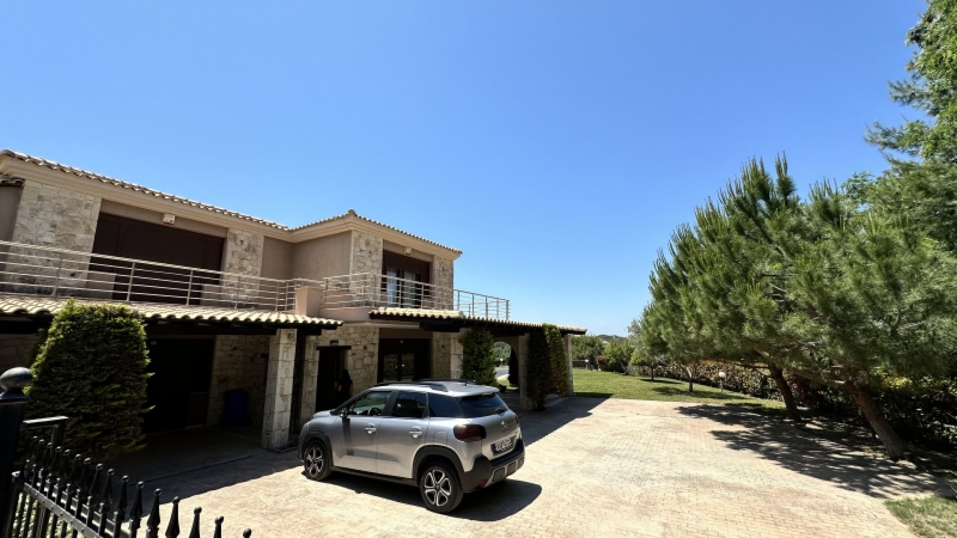 Price Reduced Amazing Villa Opportunity — 5