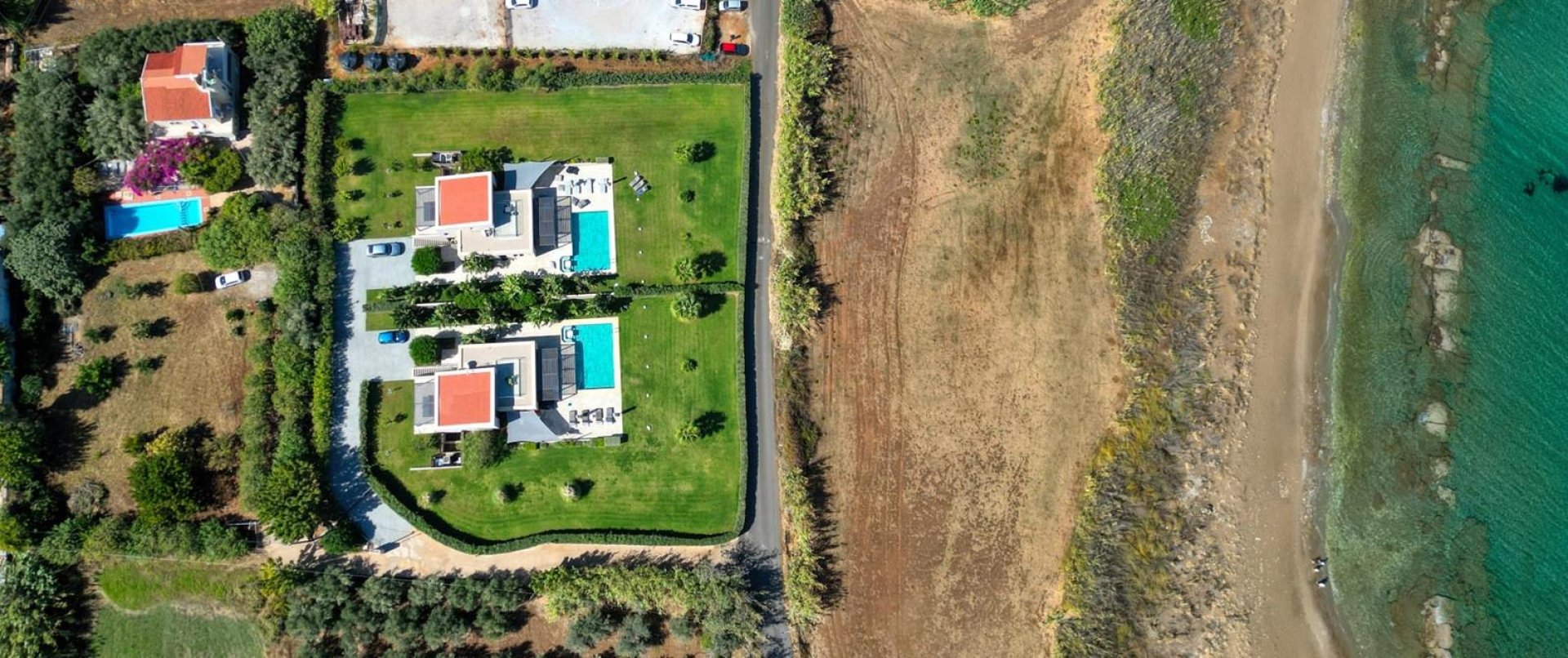 Private Family Villa with Pool Just 2 Minutes from the Beach — 1