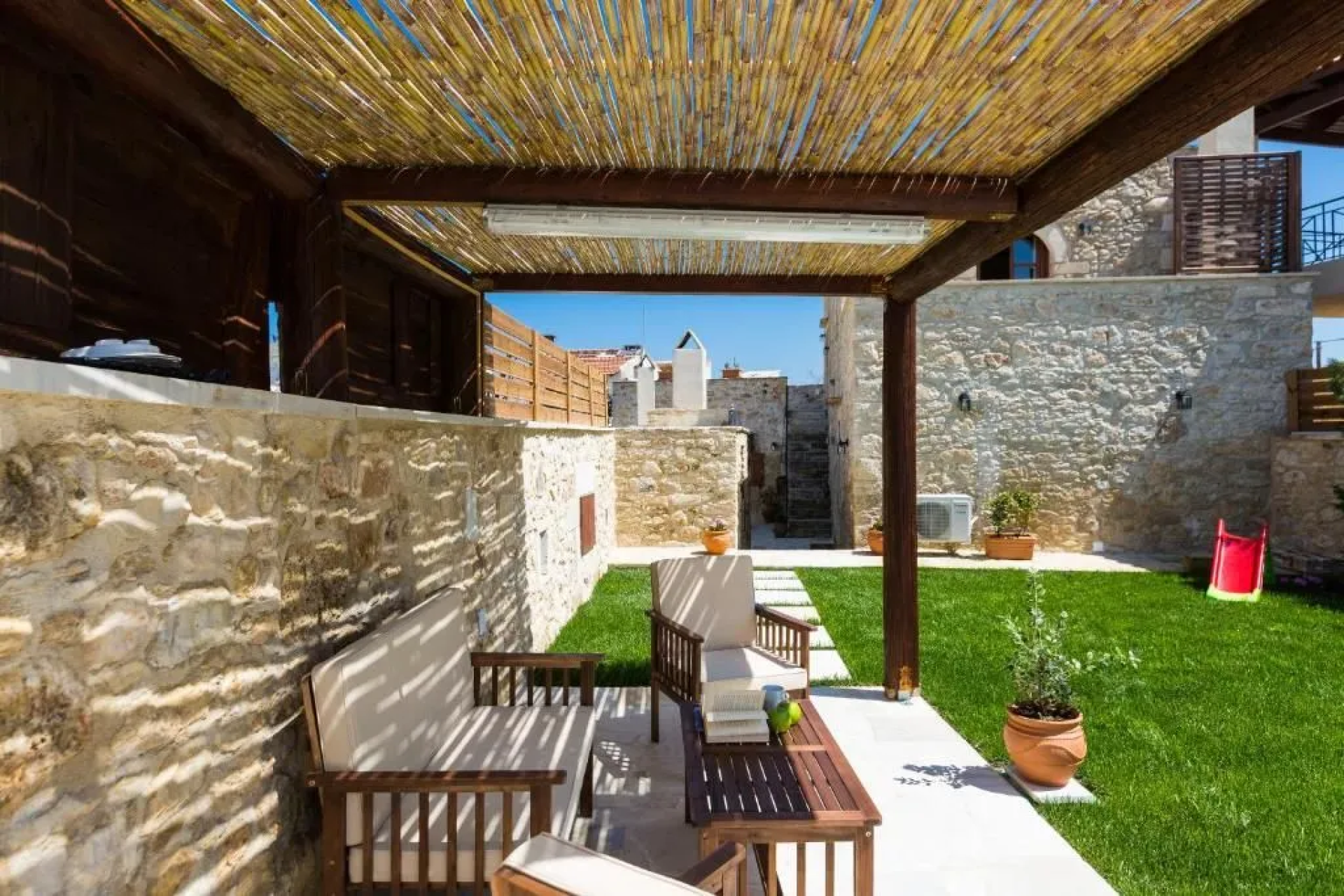 Traditional Stone House with Garden & Pool in Aggeliana — 5