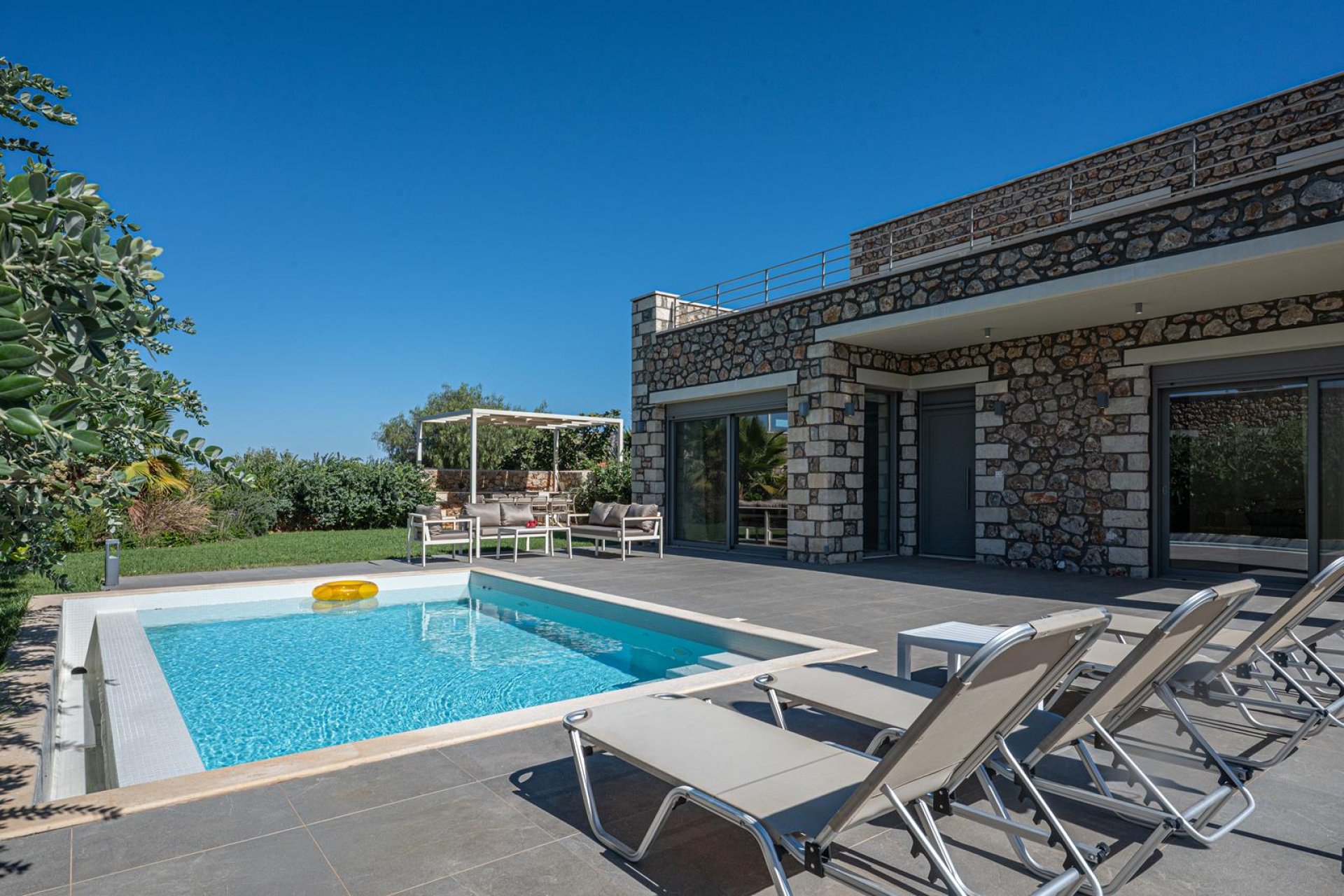 Modern Stone Villa with Private Pool and Panoramic Mountain Views - Apokoronas, Crete — 2