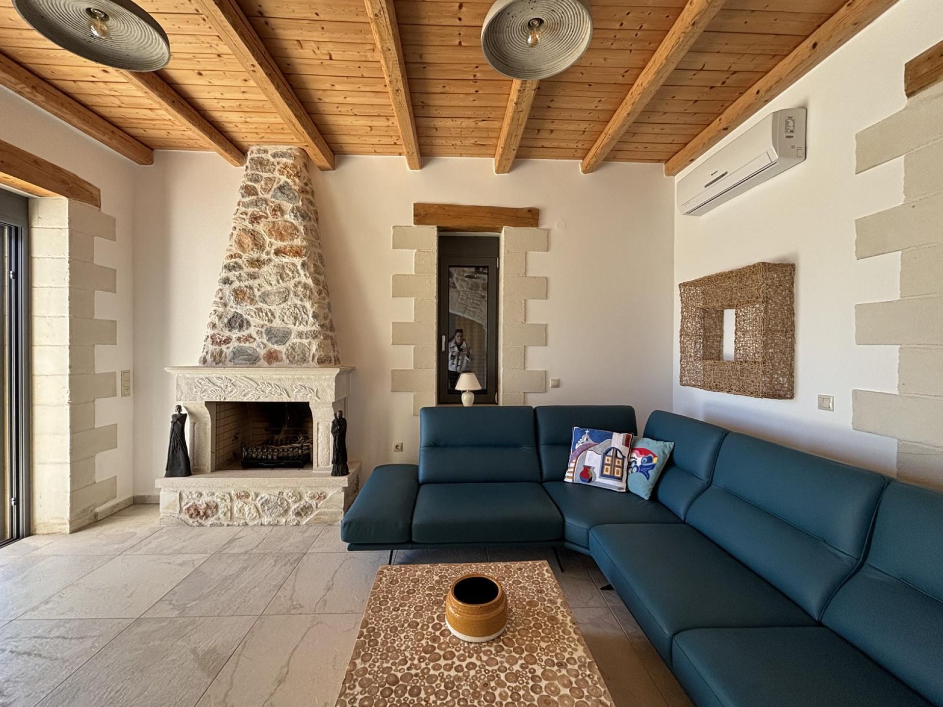 A Peaceful Stone Retreat With Sweeping Sea and Mountain Views — 6