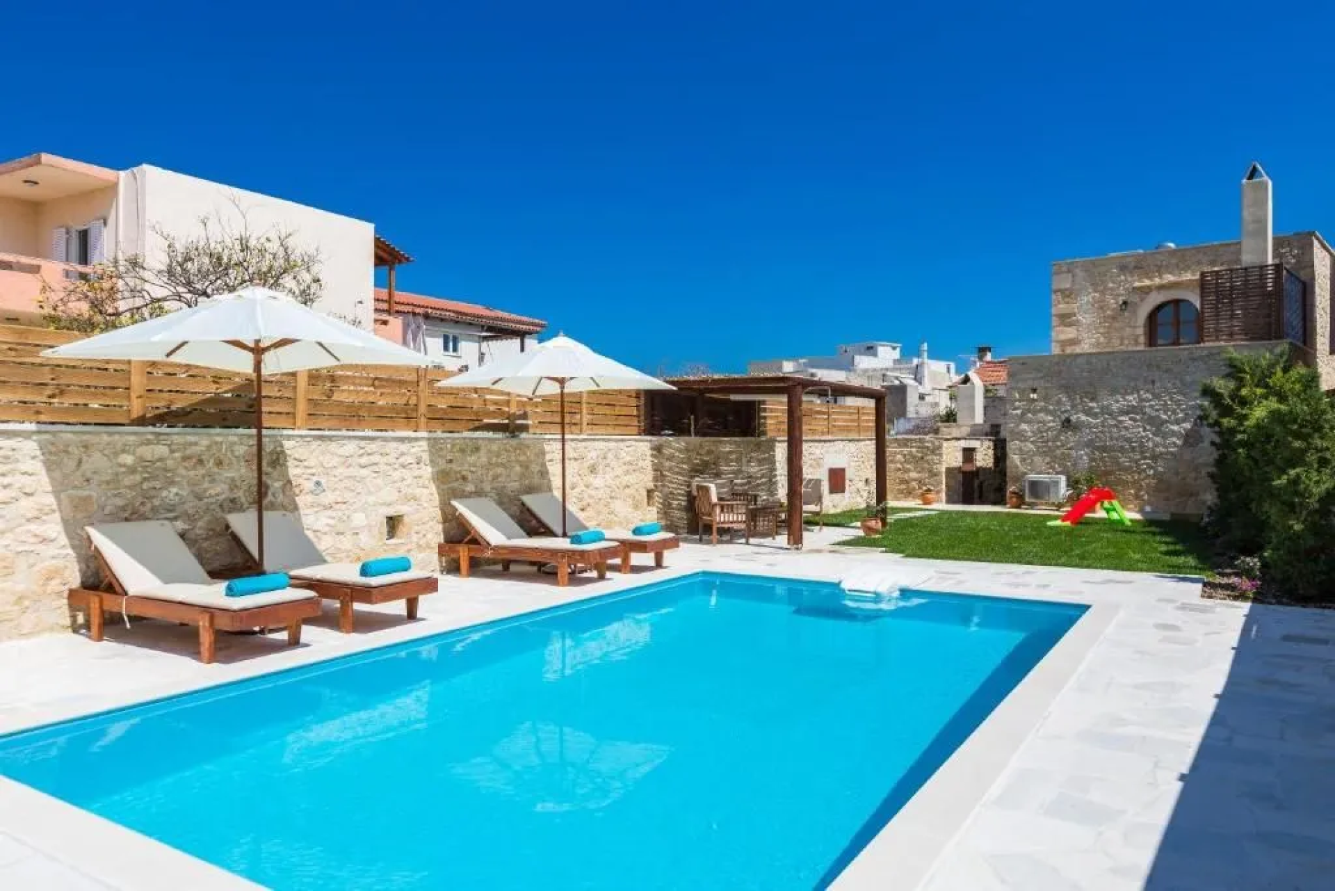 Traditional Stone House with Garden & Pool in Aggeliana — 1