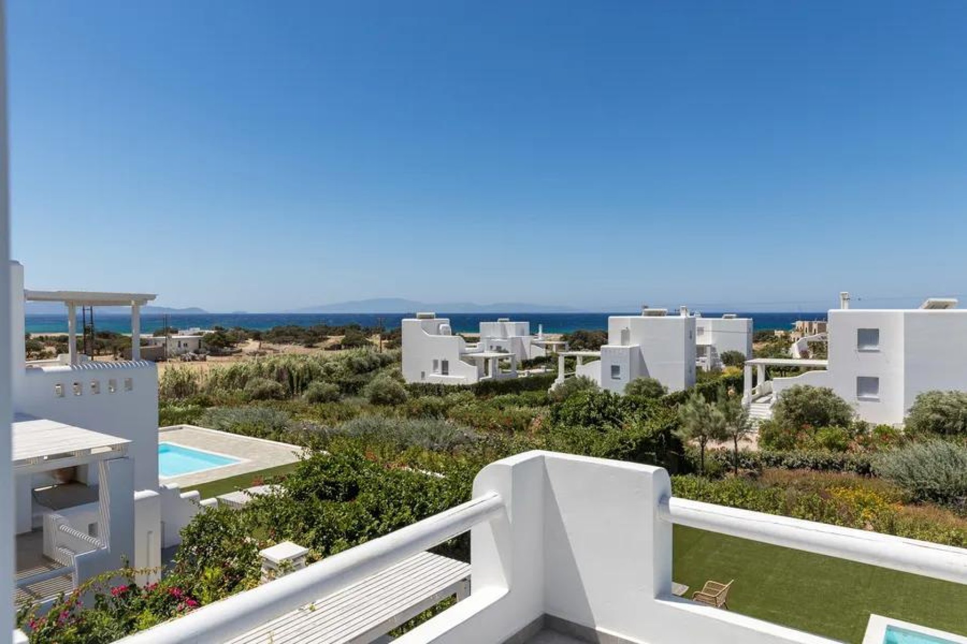 Cycladic 4-Bedroom Villa with Pool and Sea Views in Naxos — 4