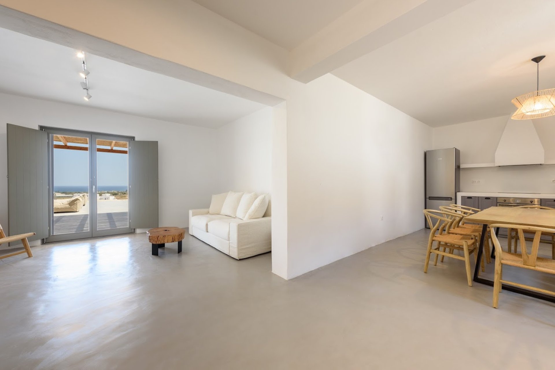 A Luxury Villa Overlooking the Aegean in Paros — 6