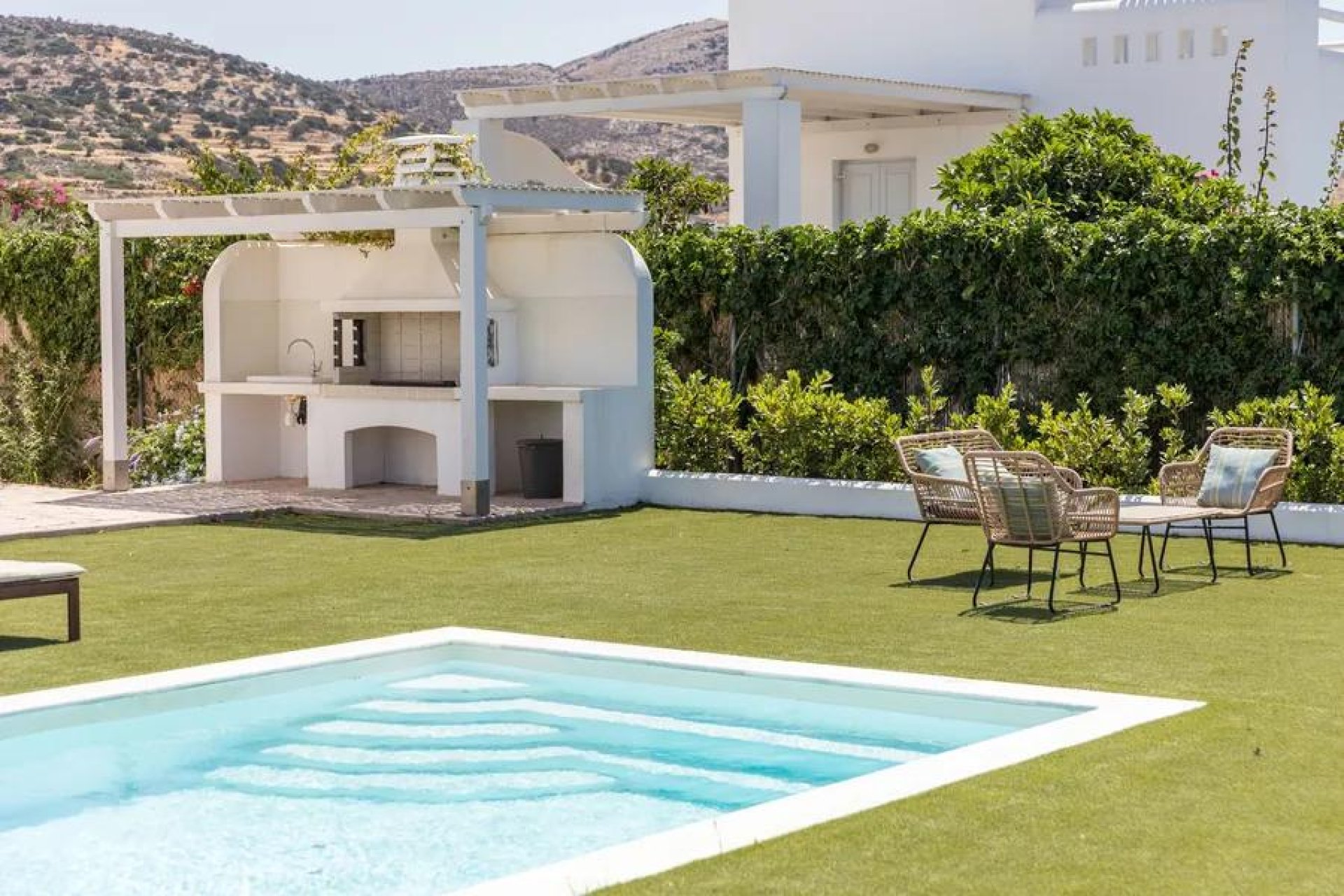 Cycladic 4-Bedroom Villa with Pool and Sea Views in Naxos — 3