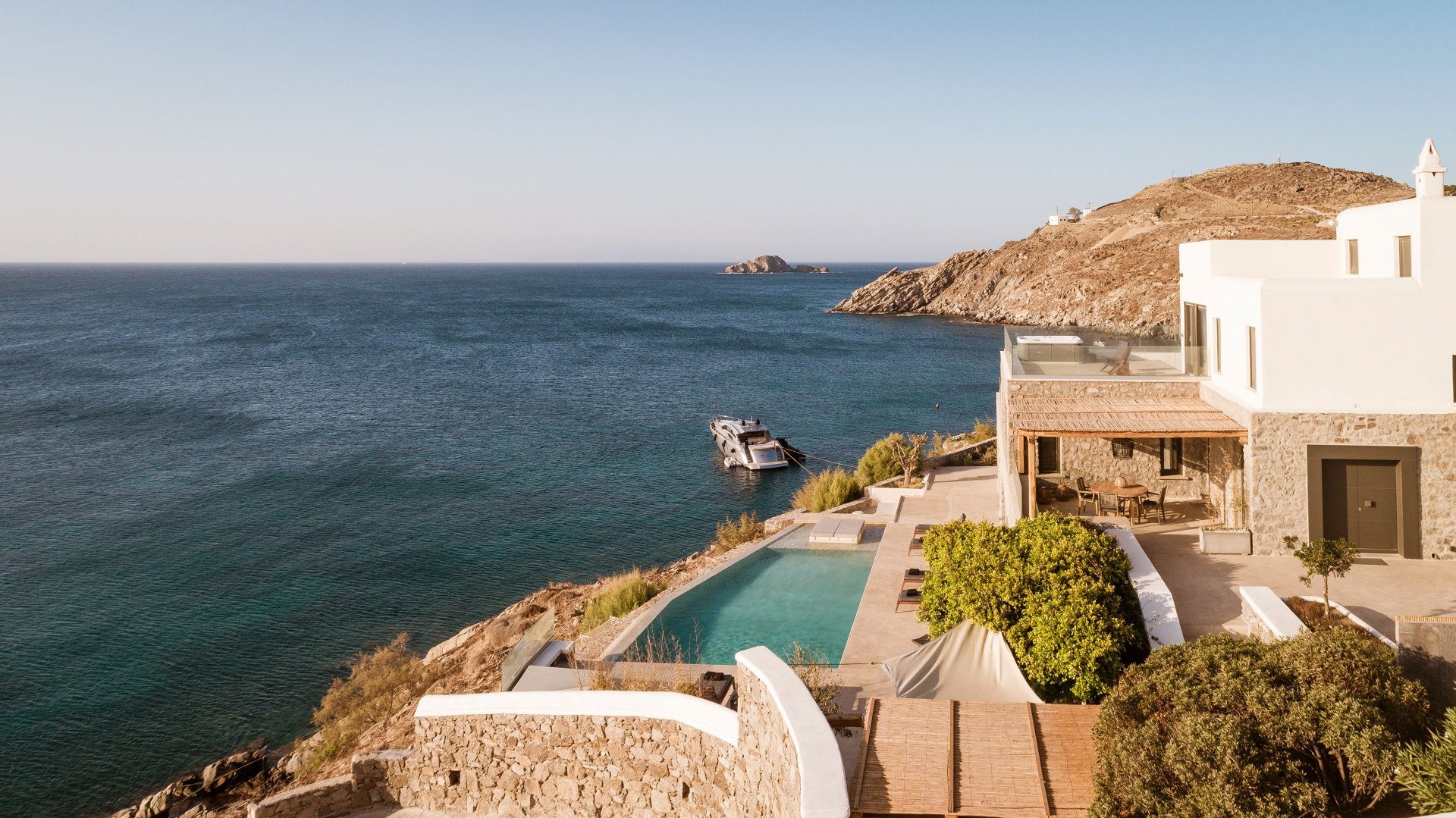 Villa Thalassa – Exclusive Beachfront Luxury in Aleomandra, Mykonos — 1