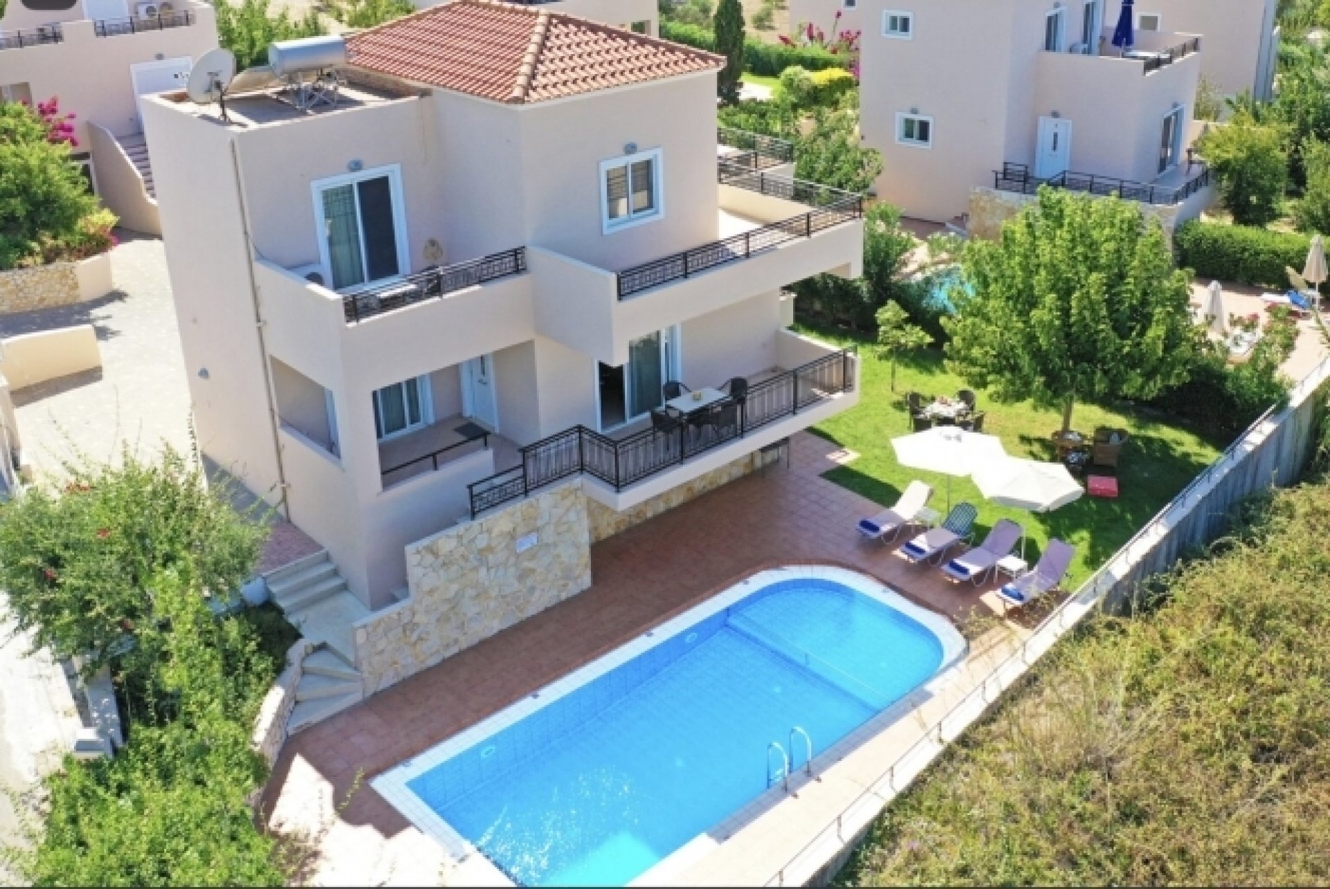 Elegant 3 Bedroom Villa with Private Pool and Seaview — 4