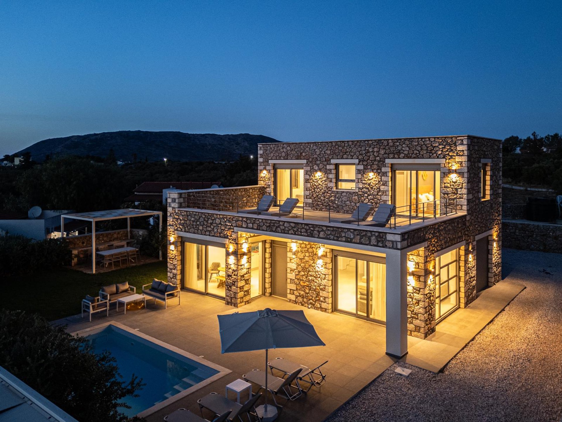 Modern Stone Villa with Private Pool and Panoramic Mountain Views - Apokoronas, Crete — 1