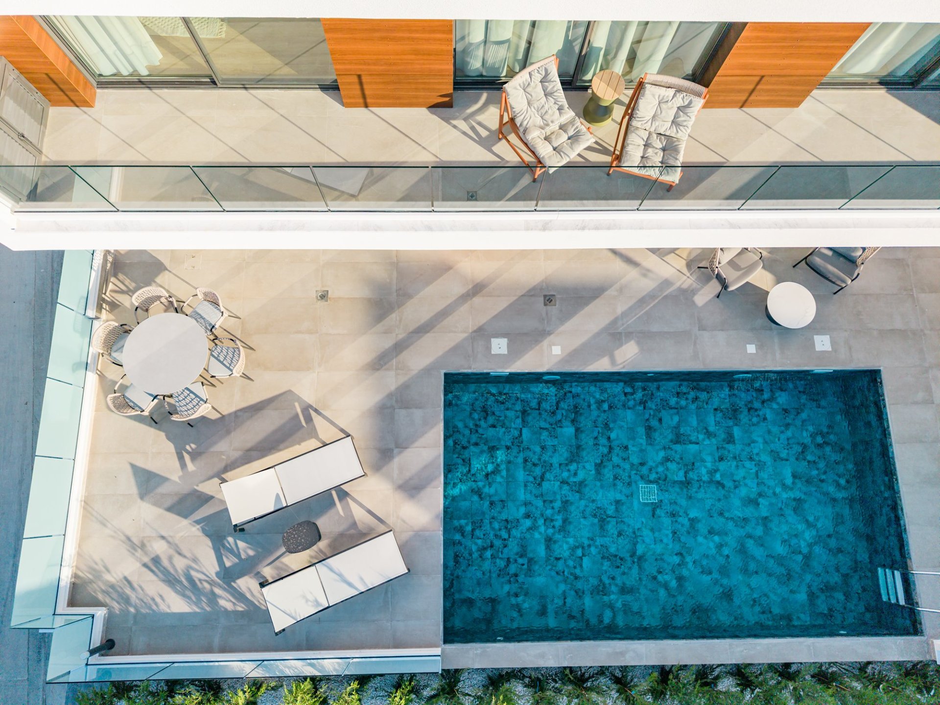 A Light‑Filled Three‑Bedroom Retreat With Panoramic Views — 4