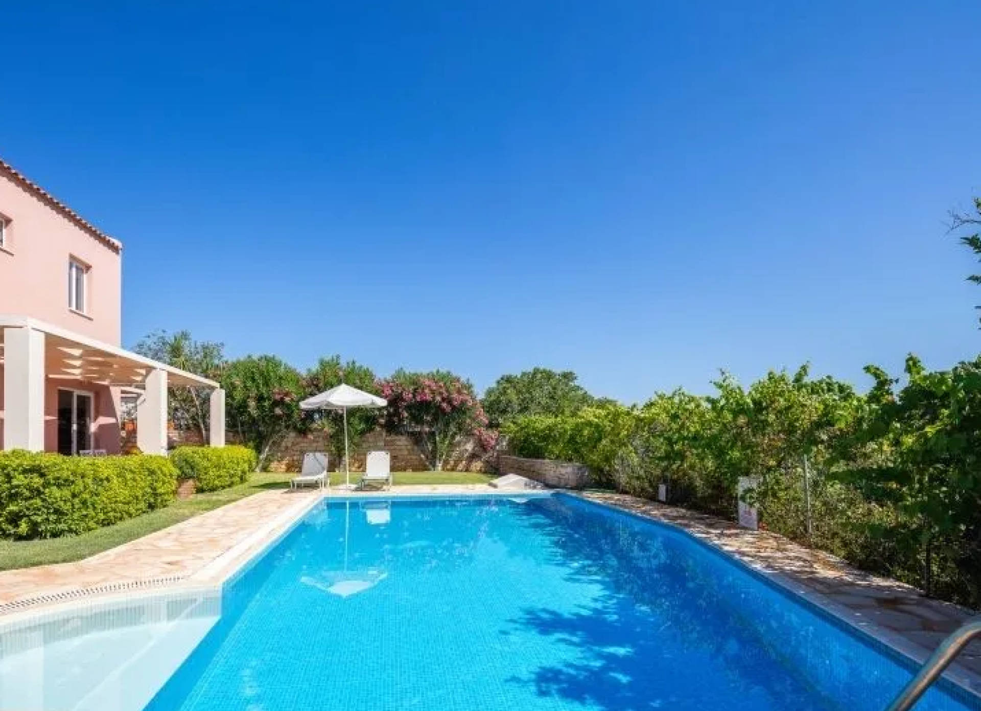 Elegant 3-Bedroom Villa with Private Pool & Garage — 1
