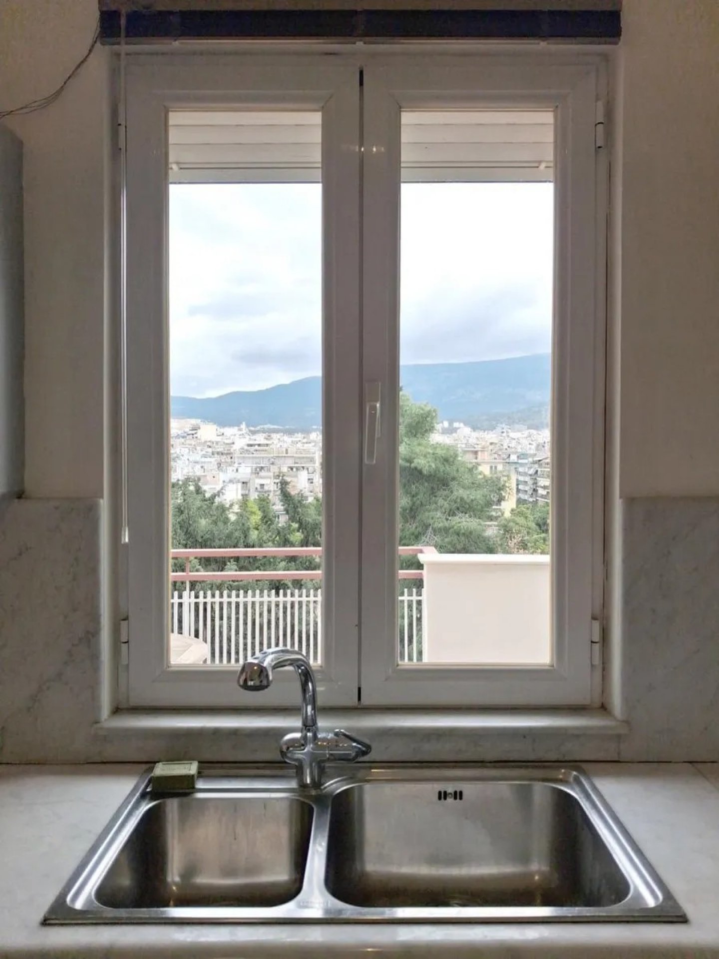 A Bright Penthouse with Expansive Terraces and Park and Mountain Views — 2