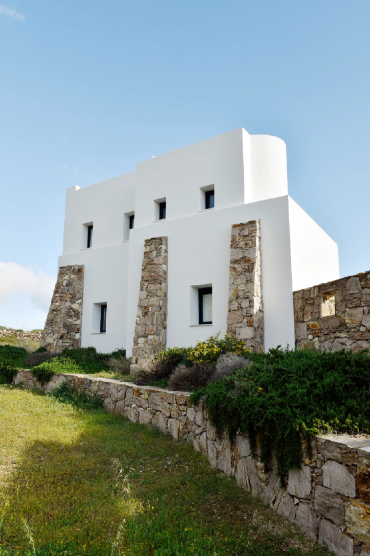 One of a Kind Seafront Luxury Villa in Milos — 4