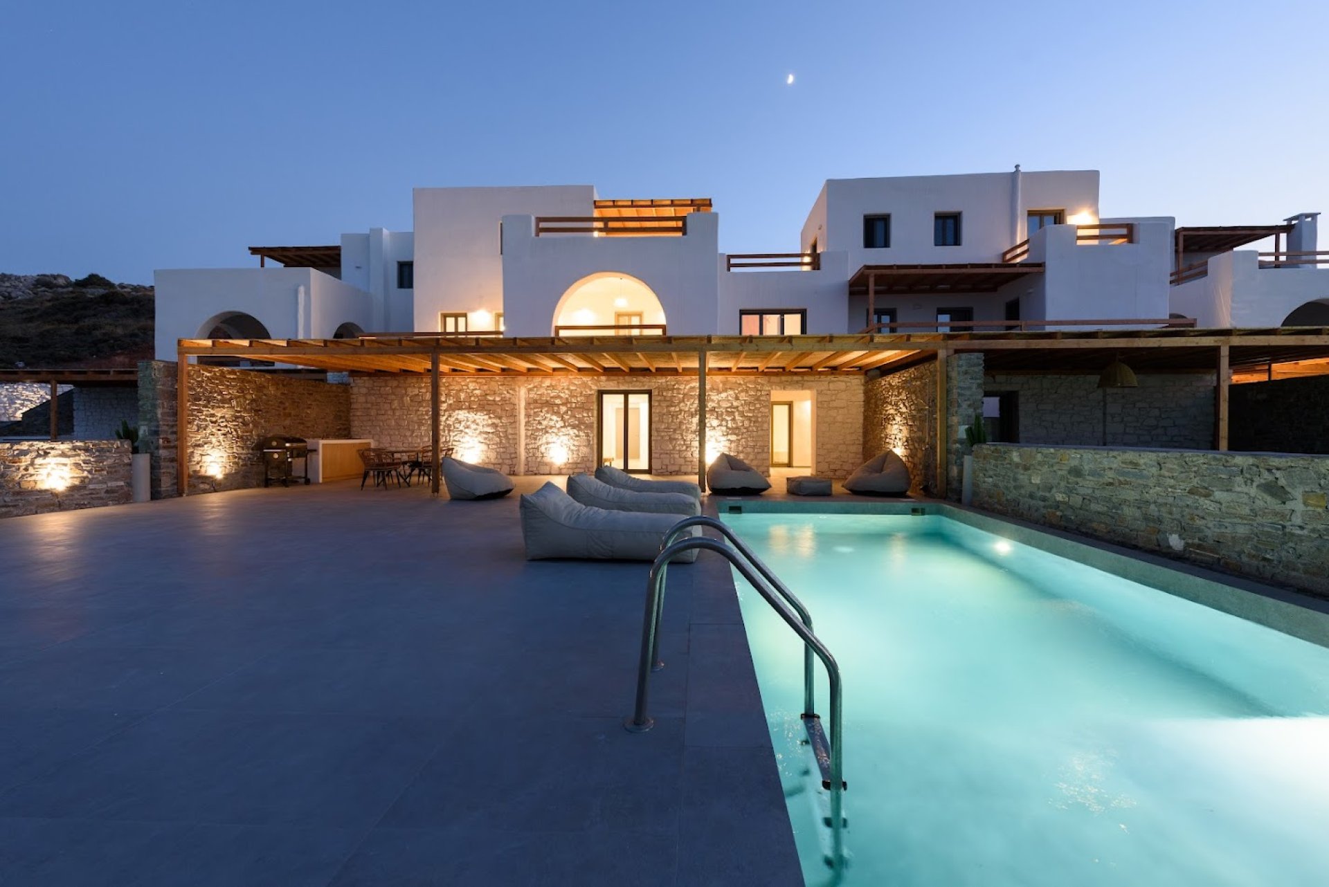 A Luxury Villa Overlooking the Aegean in Paros — 5