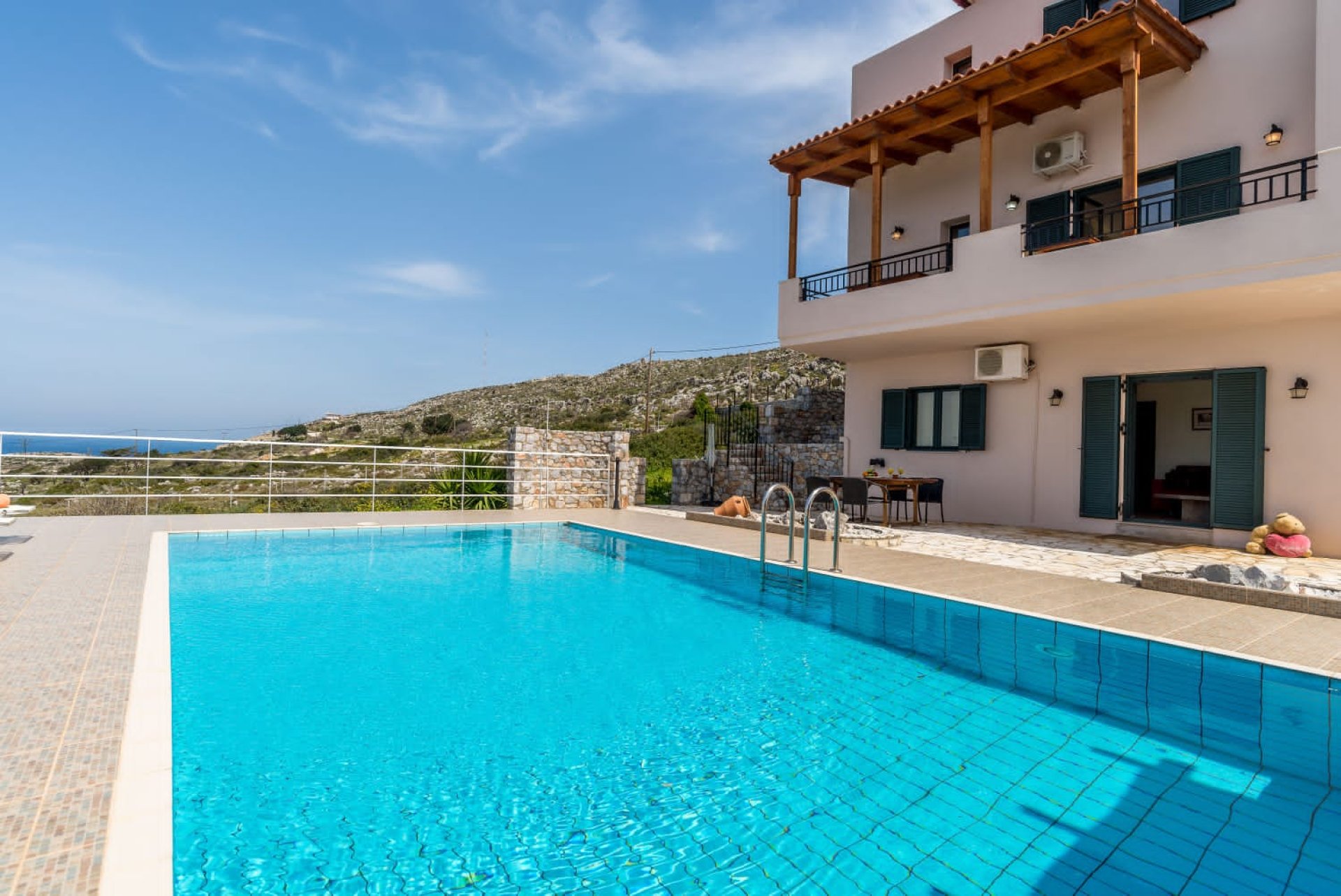 A Peaceful 3 Bedroom Villa with Beautiful Sea Views — 3