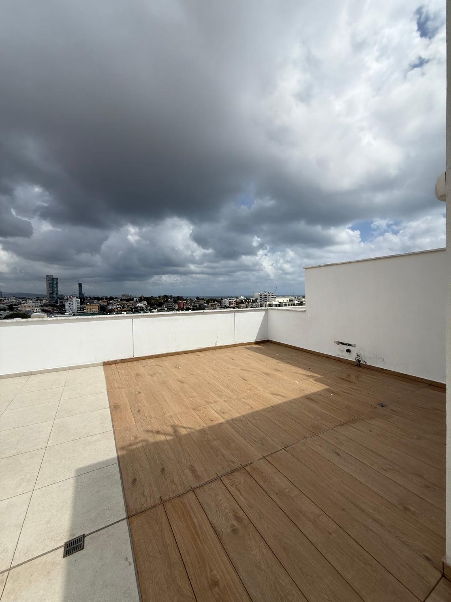 A Private Penthouse Oasis with Premium Amenities — 5