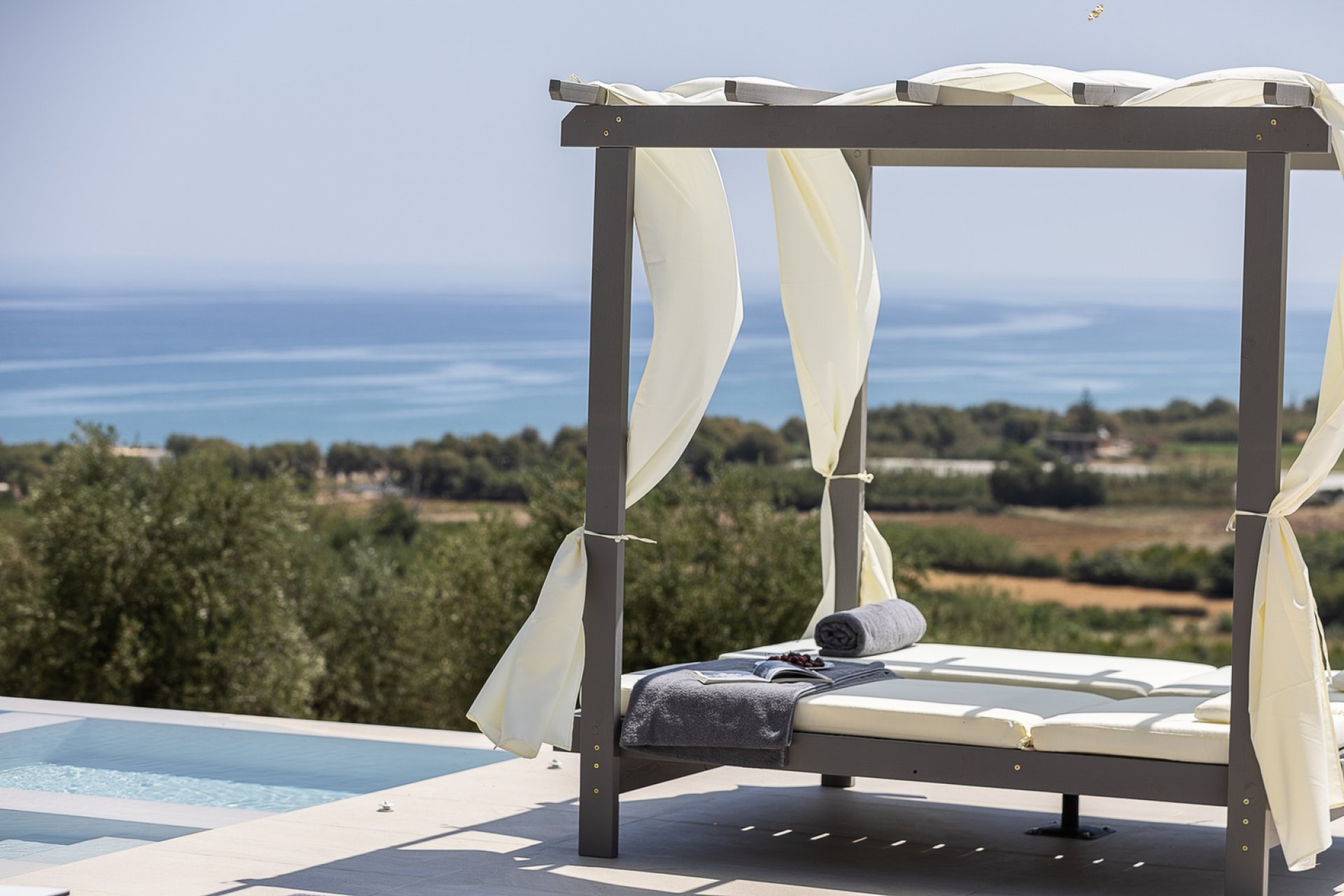 Private Hilltop Villa with Infinity Pool & Panoramic Sea Views and Basketball Court — 6