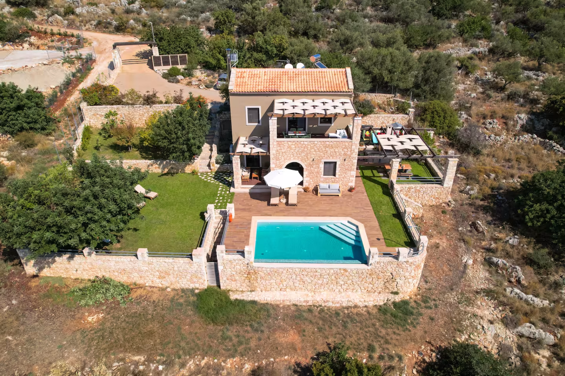 A High-Performing 3-Bedroom Villa with Sea Views and Proven Rental Income — 2