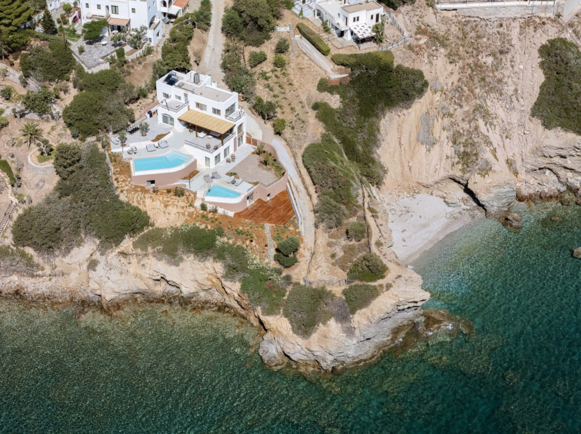 Iconic Seaside Villa with Private Beaches and Panoramic Views in Crete — 2