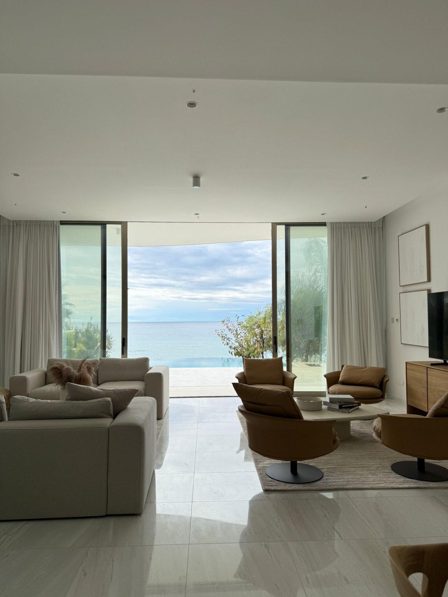 A Prestigious Seafront 5-Bedroom Villa with Unmatched Privacy and Elegance — 6